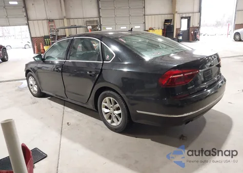 2017 Volkswagen Passat 1.8T S z USA, uszkodzony, nr VIN 1VWAT7A33HC016519